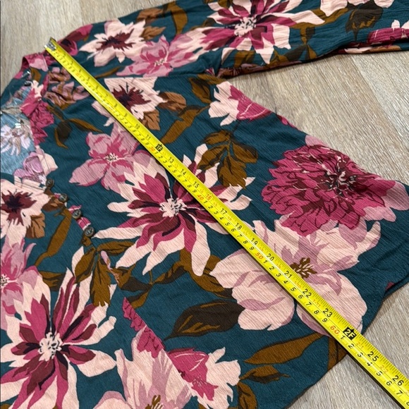 Gilli Size S Pink and Green Long Sleeve V Neck Cut Out Blouse Floral. - Picture 4 of 9